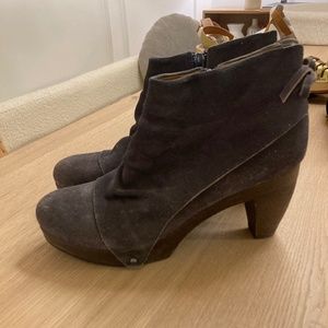 Coclico Ndakinna Grey Suede Booties 40
